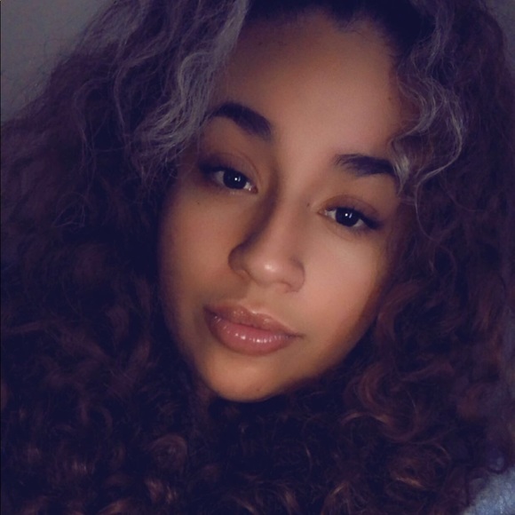 Meet your Posher, Cecilia - Picture 1 of 1